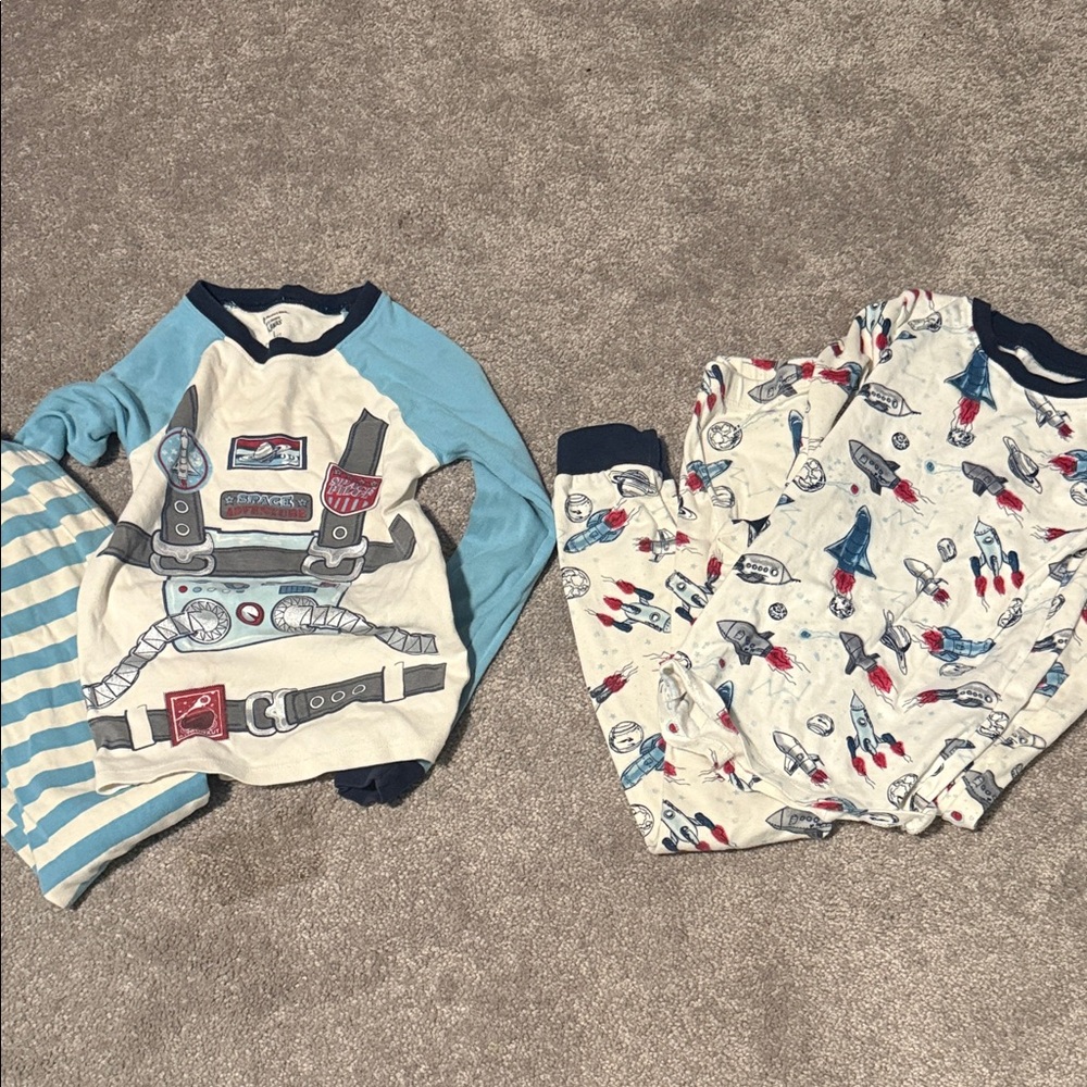 Space-Themed Pajama Set size 7